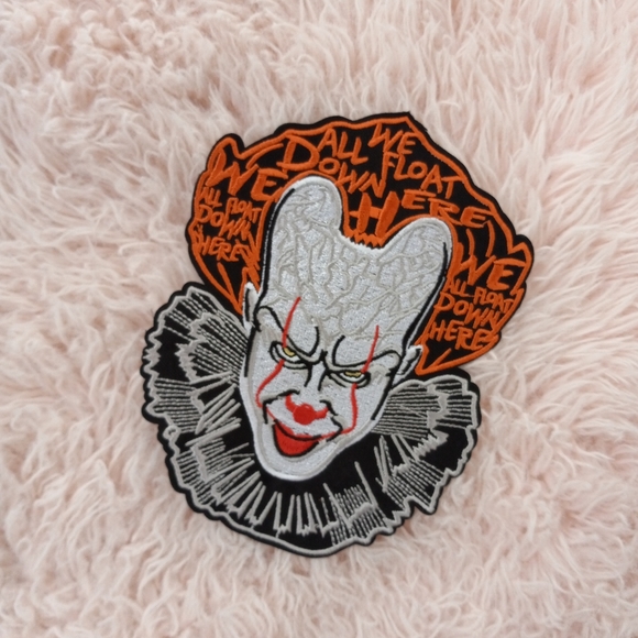SOLD OUT! 💀 Pennywise- IT killer clown XL fully embroidered iron-on patch! Rare - Picture 3 of 10